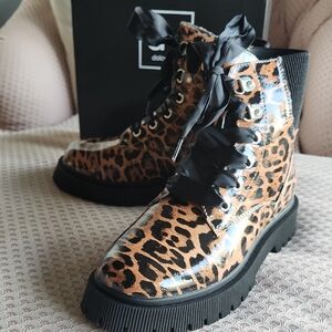 DV By Dolce Vida Chyrstal Animal Print Combat Boots Big Kids 4.